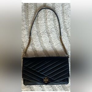 Tory Burch Kira Chevron Clutch in excellent condition